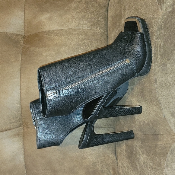 DKNY Booties - Picture 2 of 8